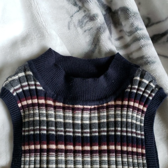 Crop top, high neck, sweater - Picture 4 of 4